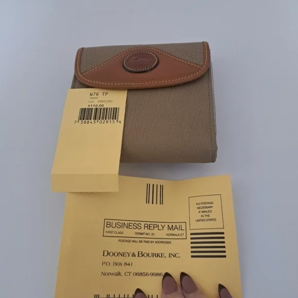 Dooney& Bourke Trifold All Weather Leather Wallet Taupe British Tan NWT - Picture 3 of 10